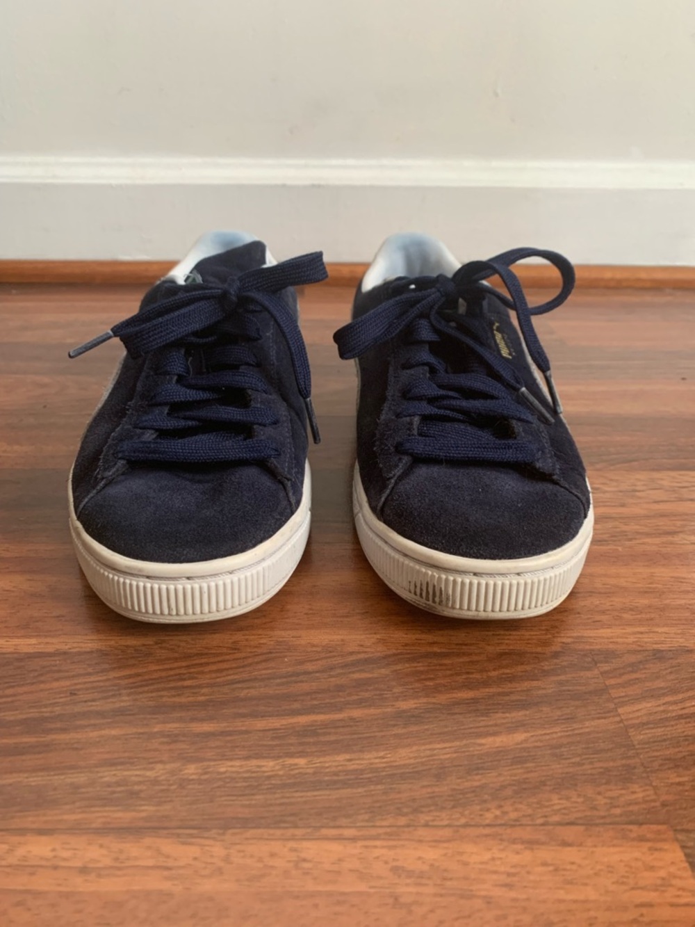 Puma Suede Classic XXI Size 6.5C unisex sneakers in navy blue with white stripe